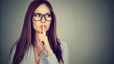 5 أبراج تختار الصمت والعزلة على دوائر مليئة بالمجاملات الكاذبة