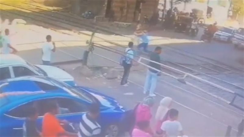 فيديو عامل المزلقان