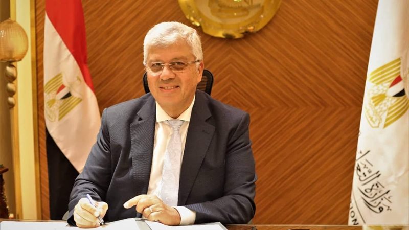 بدء الدراسة في الجامعات