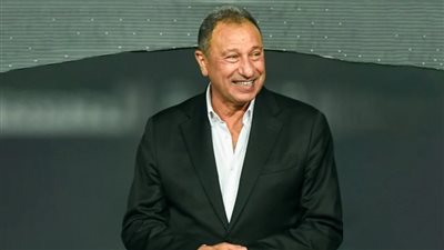 قرارات الأهلي بعد الهزيمة.. الحديث عن خصم نسبة محددة من عقود اللاعبين والجمهور يقذفهم بالزجاجات!