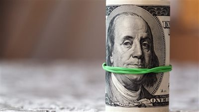 سعر الدولار اليوم يتراجع في 10 بنوك ويرتفع بالسوق الموازية إلى 49.40 جنيهًا