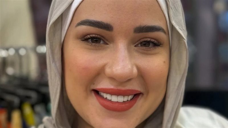 ارتداء أسما شريف