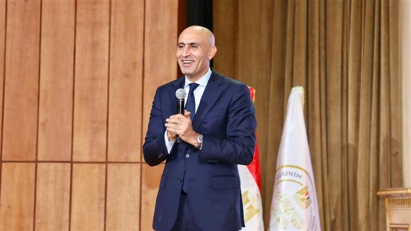 وزير التعليم يعتمد