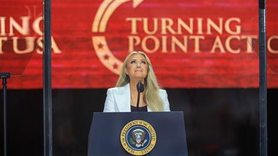 زوجة تشارلي كيرك وهى تبكى 