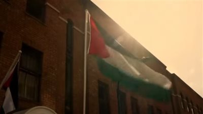 بريطانيا ترفع العلم الفلسطيني في لندن بعد الاعتراف وتوجه رسالة إلى مصر 