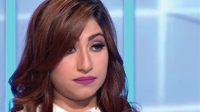 القبض على المطربة بوسي بمطار القاهرة قبل سفرها للإمارات لصدور أحكام قضائية ضدها