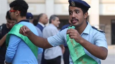حكمدار المدرسة.. فيديوهات الشرطة المدرسية تنشر وسط حالة من السخرية