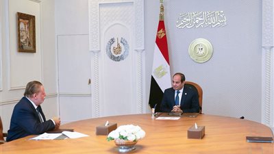 الرئيس السيسي يتابع مع محافظ البنك المركزي تراجع سعر الصرف وانخفاض التضخم