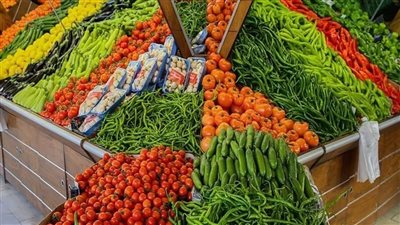 أسعار الخضراوات والفاكهة اليوم 3-10-2025 الطماطم 20 جنيها والعنب 35 جنيها