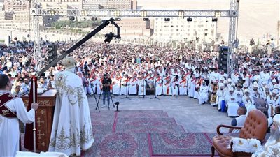 البابا تواضروس يترأس القداس الإلهي بدير السيدة العذراء بدرنكة ويشاركها الآلاف من الشعب والآباء والشمامسة والرهبان