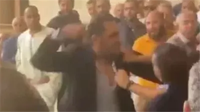 مشادة كلامية تنتهي بتمزيق ملابس مرشح لانتخابات مجلس النواب أثناء تقديم أوراقه