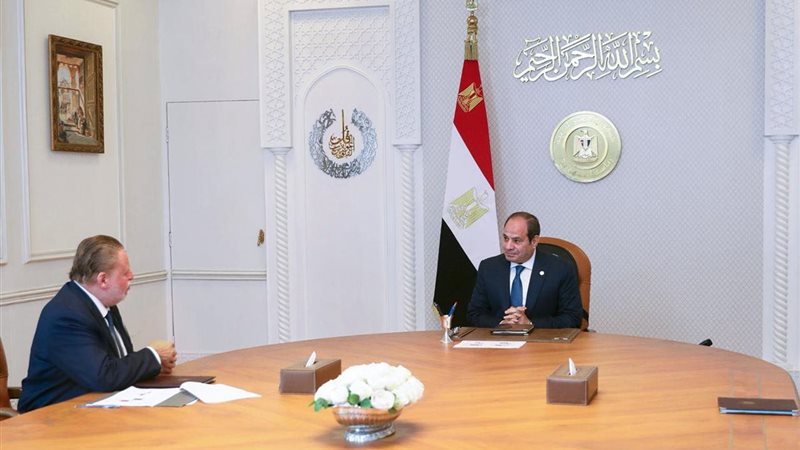 الرئيس السيسي ومحافظ