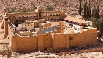 اتفاق تاريخي بين مصر واليونان لحماية دير سانت كاترين بجبل سيناء وضمان طابعه الديني للأبد