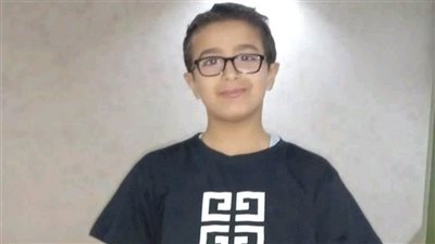 واقعة طفل الإسماعيلية: النيابة تعرض المتهم على الأدلة الجنائية ومشاهد محزنة لوالد الضحية بالجنازة 