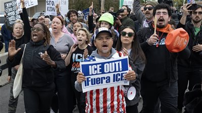 مظاهرات ضد الرئيس الأمريكي دونالد ترامب تحت شعار 