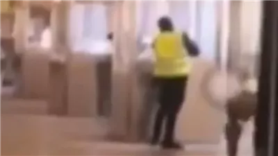 فيديو يوثق لحظة سرقة متحف اللوفر في باريس: الواقعة حدثت في دقائق بواسطة 4 لصوص