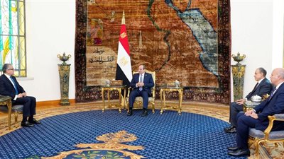 الرئيس السيسي يستقبل العناني بعد فوزه بمنصب اليونسكو ويؤكد: إنجاز تاريخي لمصر