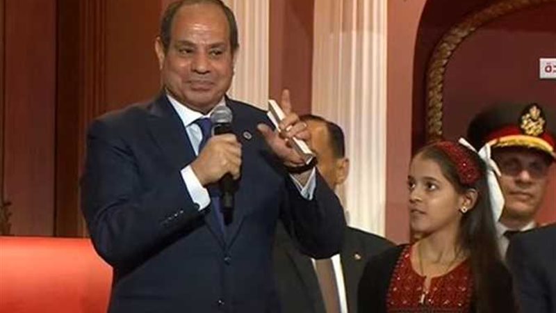 الرئيس السيسي يحقق