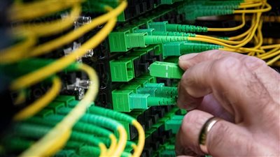 المصرية للاتصالات تبدأ توصيل الفايبر للمنازل لرفع سرعات الإنترنت الثابت