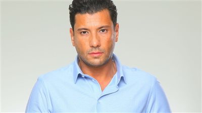 الباحث إسلام بحيري يعلن وفاة والدته عبر فيس بوك 