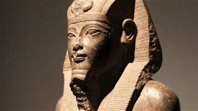  الأنوف المكسورة في التماثيل الفرعونية 