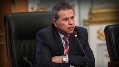 مشاجرة كبيرة بين الإعلامي توفيق عكاشة وجيرانه داخل كمبوند  