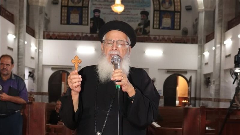 البابا تواضروس يقدم