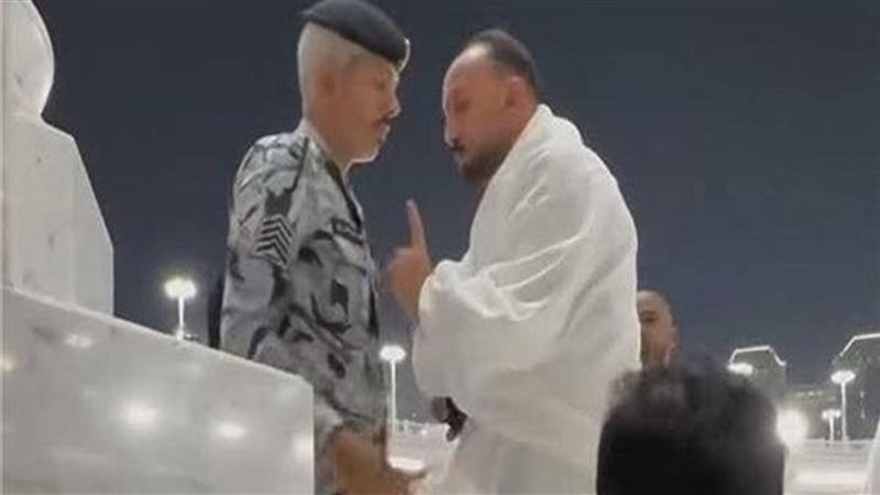 فيديو المعتمر ورجل