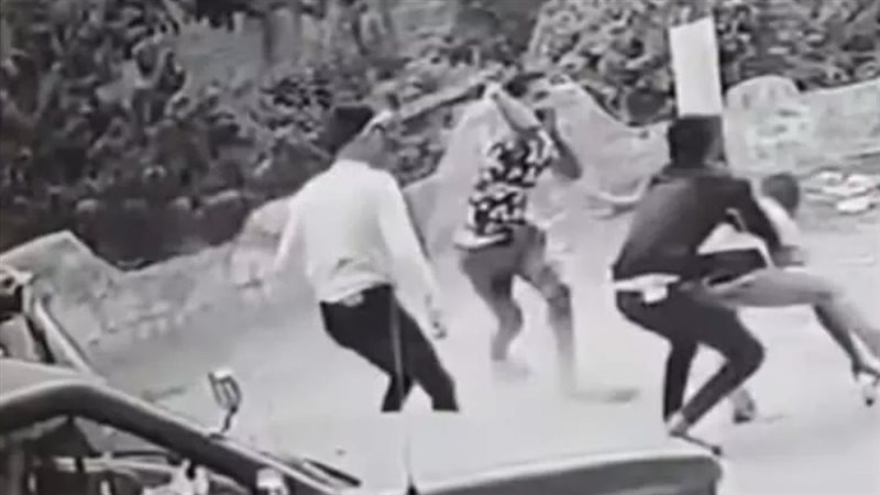 اعتداء عامل على سائق