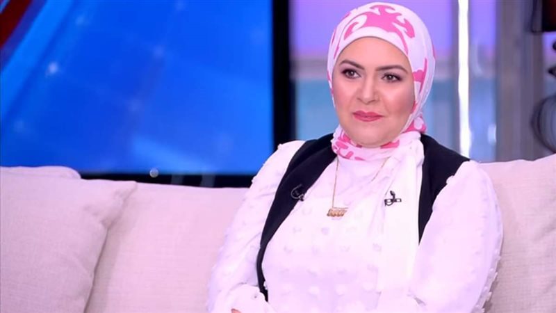 الفنانة منال عبد