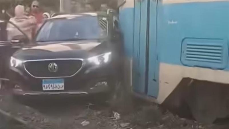 تصادم ترام مع سيارة