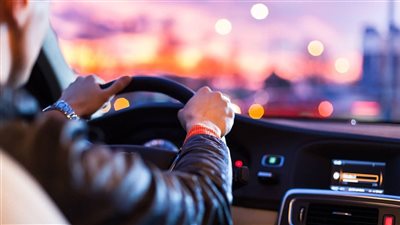 فتاة تستغيث من سائق شركة نقل ذكي شهيرة 