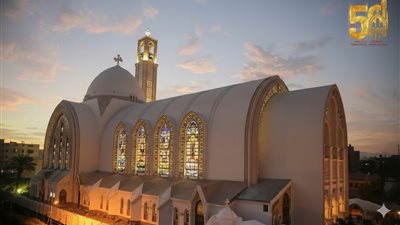 الكنيسة توضح موقفها الرسمي بعد  ظهور فتيات بزي الشمامسة داخل إيبارشية شرق كندا 