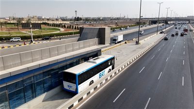 الشركة المصرية تنفي تعديل مواعيد تشغيل الأتوبيس الترددي BRT وتؤكد استمرارها
