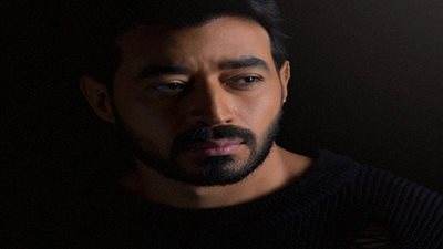 تحطم سيارة الفنان أحمد بتشان بعد حادث سير أثار قلق الجمهور خلال الساعات الماضية 