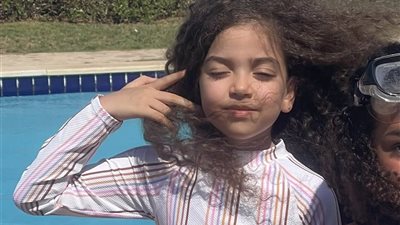 تصريحات جديدة من والدة الطفلة أيسل ضحية الاعتداء داخل حمام السباحة