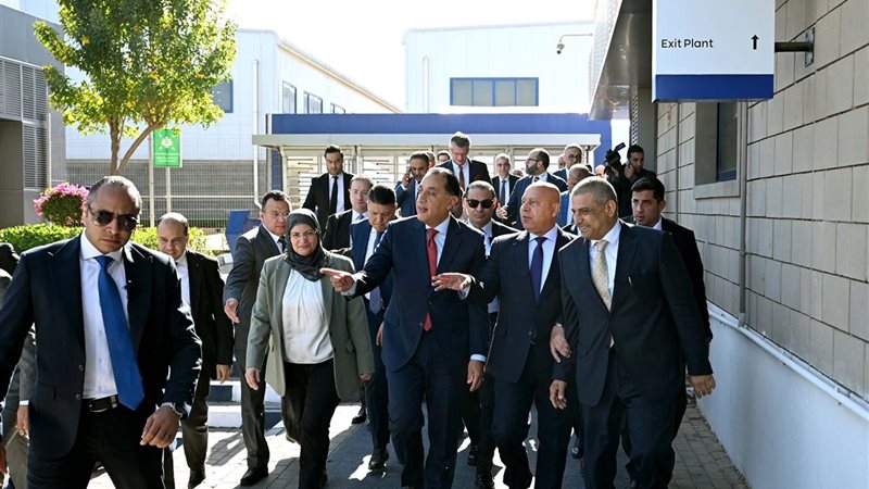 رئيس الوزراء يفتتح