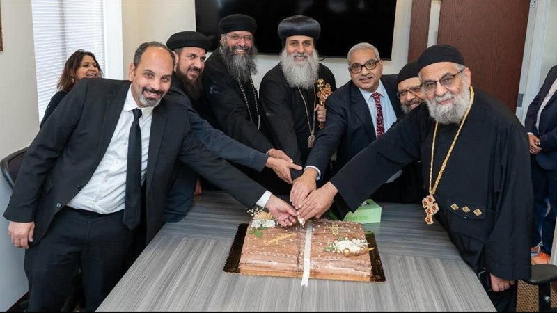  توقيع عقد شراء كنيسة