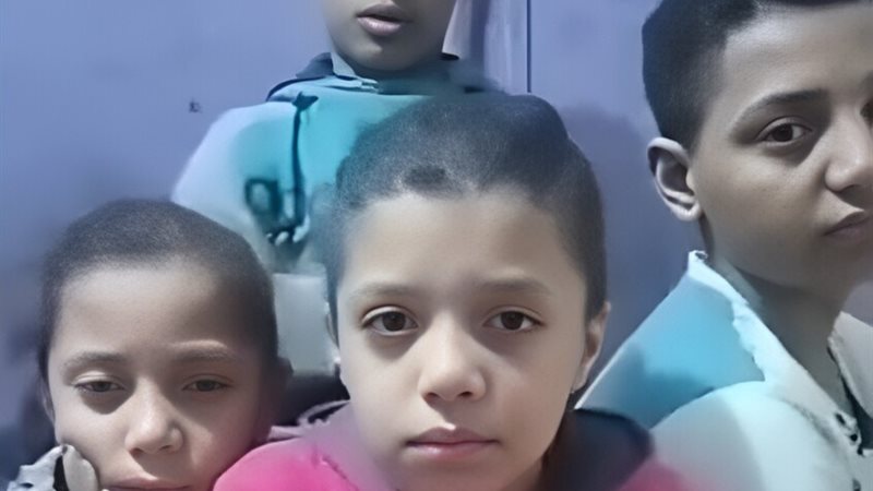 أم تعرض أبنائها للبيع