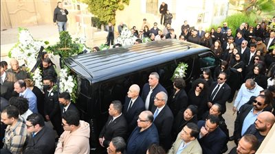 أمير رمزي ينشر تعزيات البابا تواضروس والشخصيات العامة  