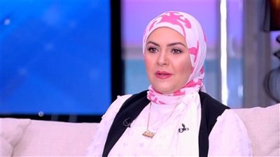 منال عبد اللطيف تظهر بدون حجاب على النيل لأول مرة بعد 13 عامًا