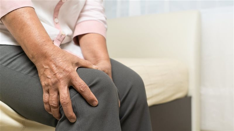 آلام الركبة في الشتاء 