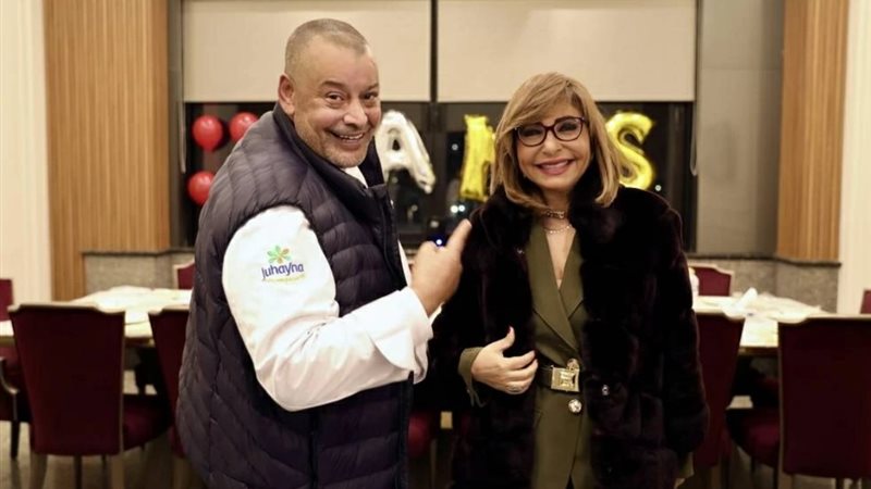 لميس الحديدي في مطعم