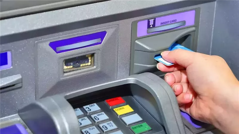 السحب من ماكينات