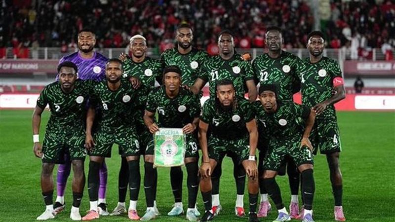 منتخب نيجيريا يرفضون