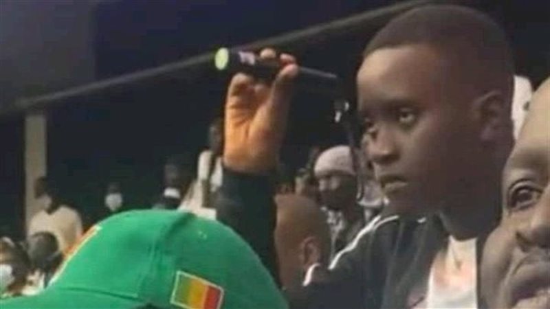 مشجع الليزر السنغالي