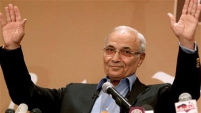 ظهور الفريق أحمد شفيق رئيس مجلس الوزراء الأسبق ومرشح الرئاسة عام 2012