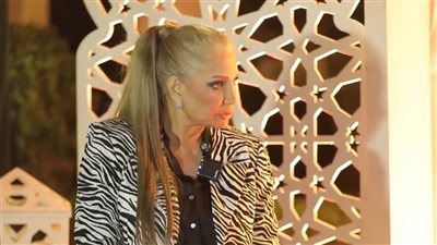 نقل سوسن بدر إلي المستشفى بعد تعرضها لإصابة بكسر الفخذ في سط البلد 