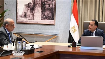 لقاء رئيس الوزراء مع وزير الكهرباء من أجل تطوير المنظومة 