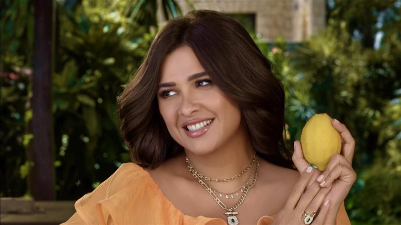 ياسمين عبد العزيز